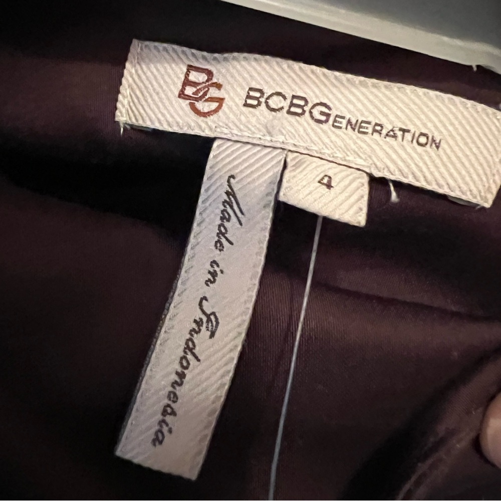 BCBG generation new espresso skirt, size 4 - Picture 11 of 14